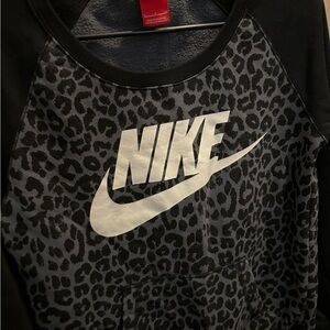 Women’s Black Cheetah Nike Sweater Swoosh Size Small Comfy Crewneck